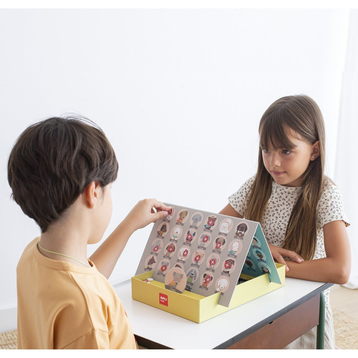 APLI | Gezelschapsspel | Wie is het? 5+ - Le CirQue Conceptstore