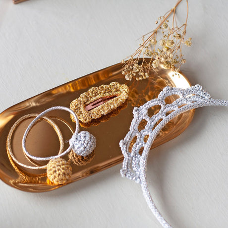 GLOBAL AFFAIRS - Set van 2 clips + haarelastiek "Gold" - Le CirQue Conceptstore