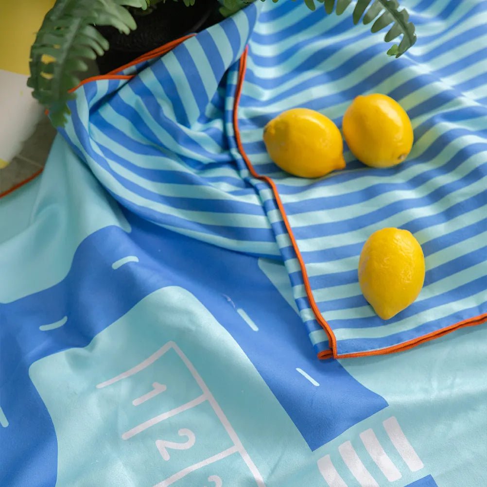 QUUT | 2 in 1 Strandlaken XL | On The Road | Blue - Le CirQue Conceptstore